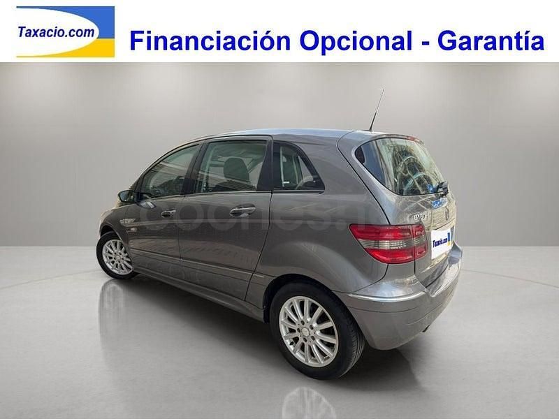 Usado Mercedes B180 109 CV (80 kW) 2008 Gris / plata Monovolumen