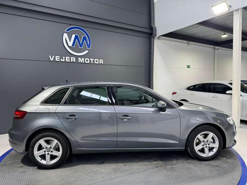 Usado Audi A3 Sportback Design 116 CV (85 kW) 2019 Gris Utilitario