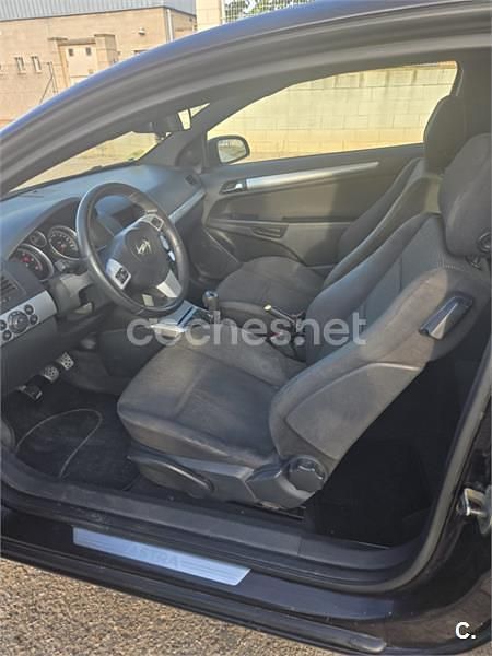 Usado Opel Astra GTC Sport 100 CV (73 kW) 2007 Negro Berlina
