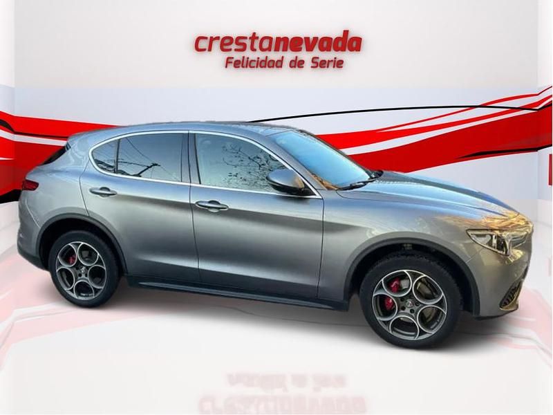 Usado Alfa Romeo Stelvio Executive 280 CV (205 kW) 2018 Gris / plata SUV