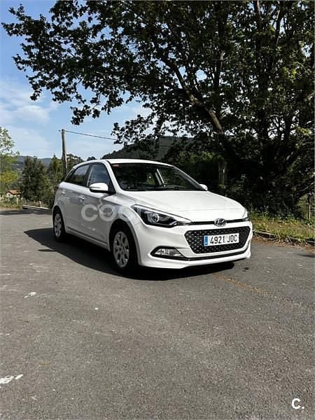 Usado Hyundai i20 84 CV (61 kW) 2016 Blanco Berlina