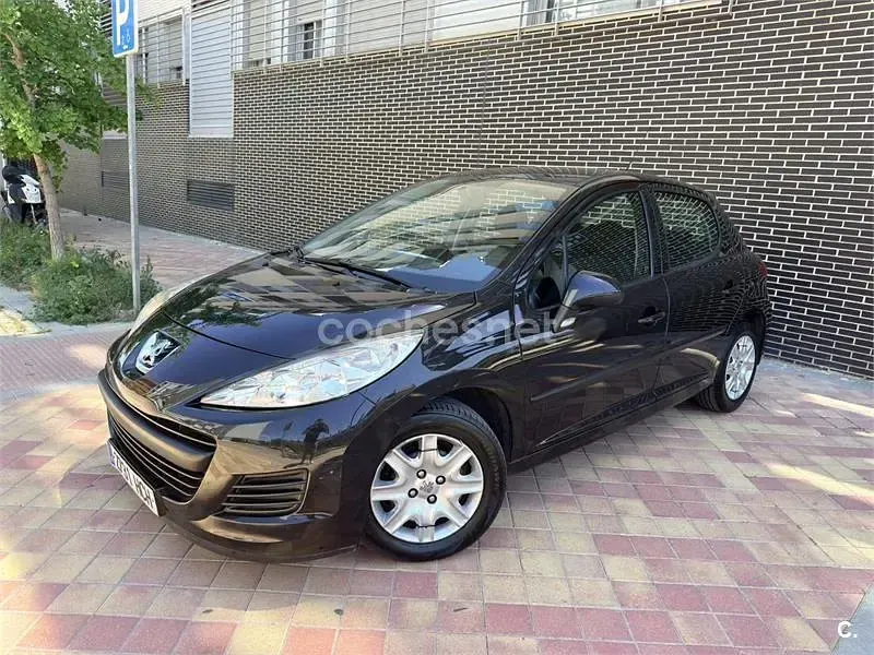 Usado Peugeot 207 95 CV (69 kW) 2011 Negro Berlina