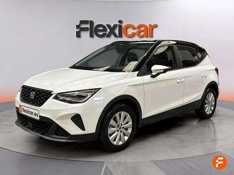 Usado Seat Arona Style 110 CV (80 kW) 2022 Blanco SUV