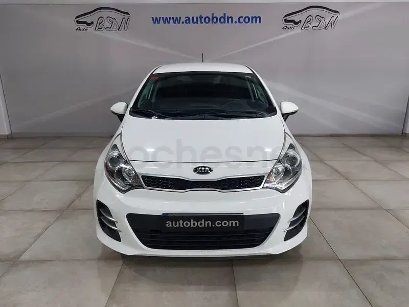Käytetty Kia Rio 84 HP (61 kW) 2016 Valkoinen Viistoperä