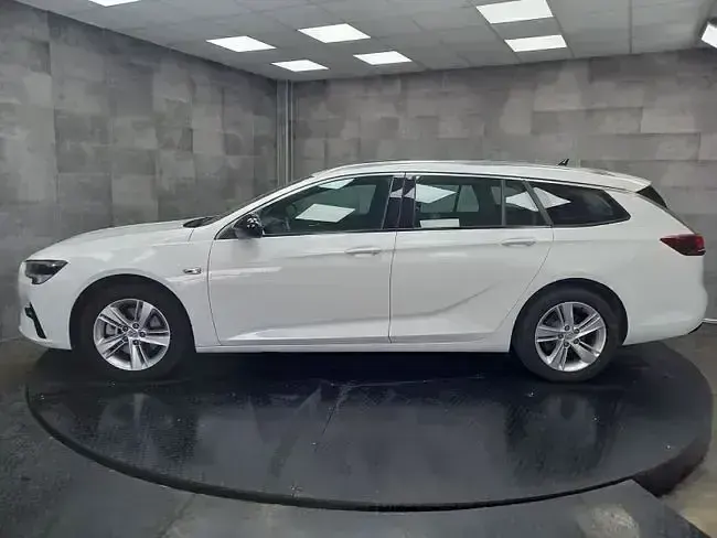 Usado Opel Insignia Business 122 CV (89 kW) 2022 Blanco Familiar