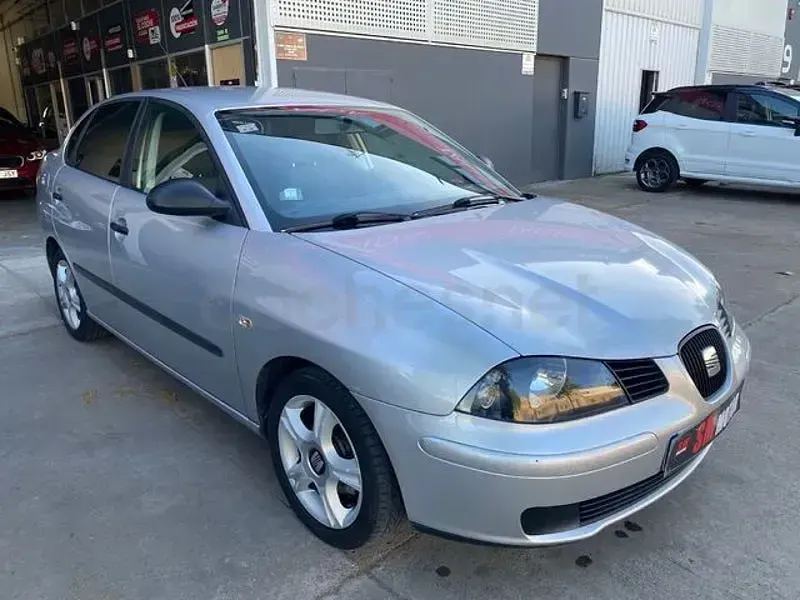 Usado Seat Cordoba 100 CV (73 kW) 2004 Gris / plata Berlina