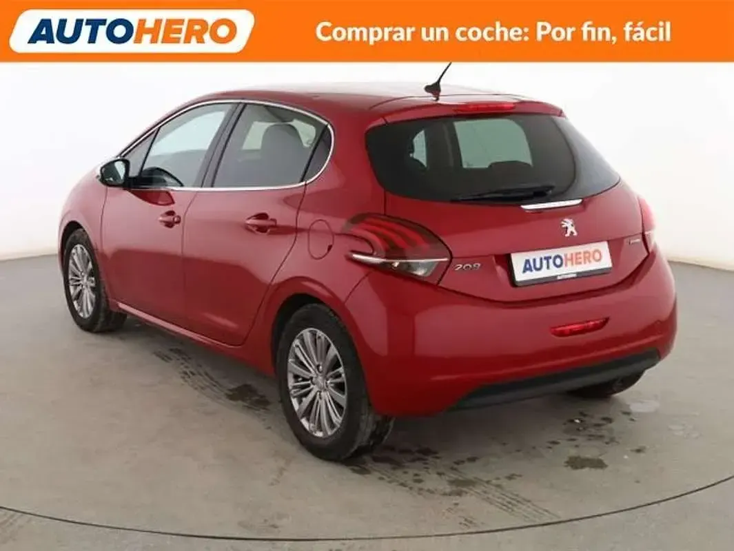 Usado Peugeot 208 Allure 82 CV (60 kW) 2016 Rojo Utilitario