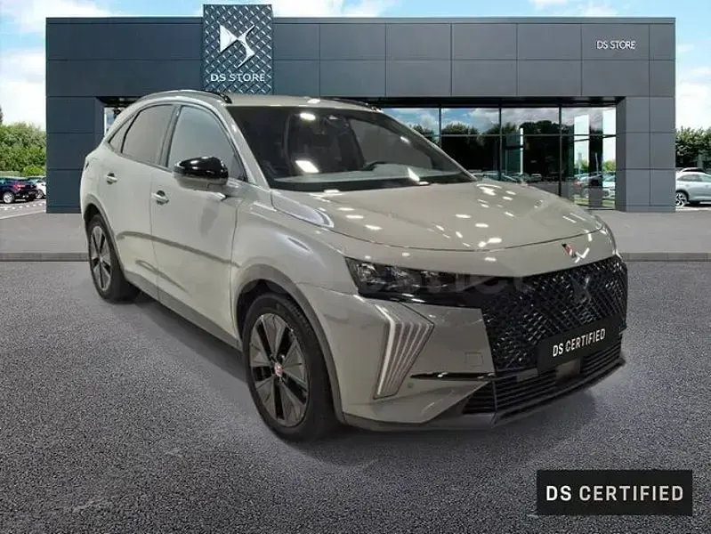 Usado DS Automobiles DS7 Crossback Performance 225 CV (165 kW) 2023 Gris / plata SUV
