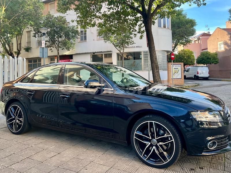 Usado Audi A4 120 CV (88 kW) 2011 Negro Berlina