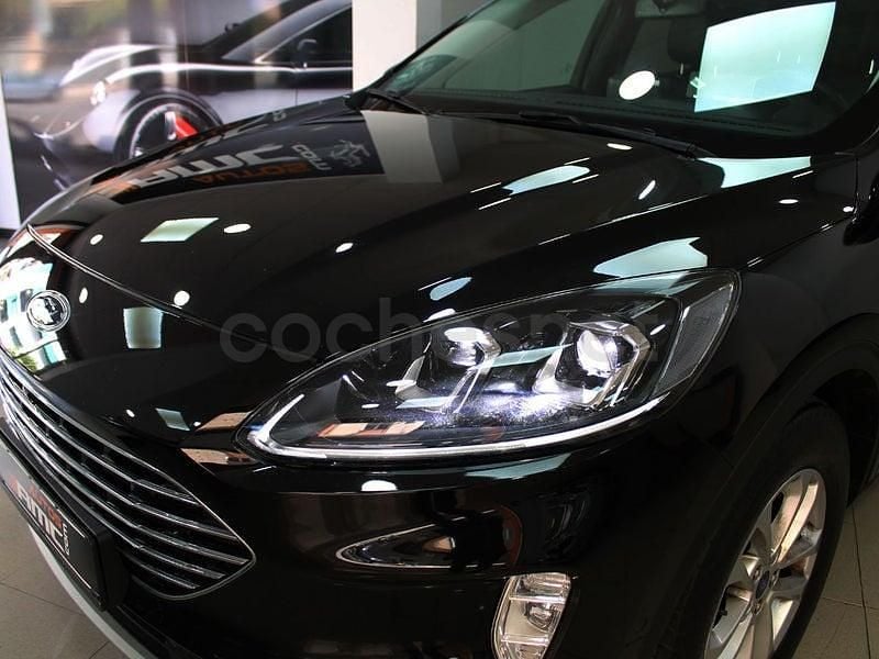 Usado Ford Kuga Titanium 120 HP (88 kW) 2022 Preto SUV