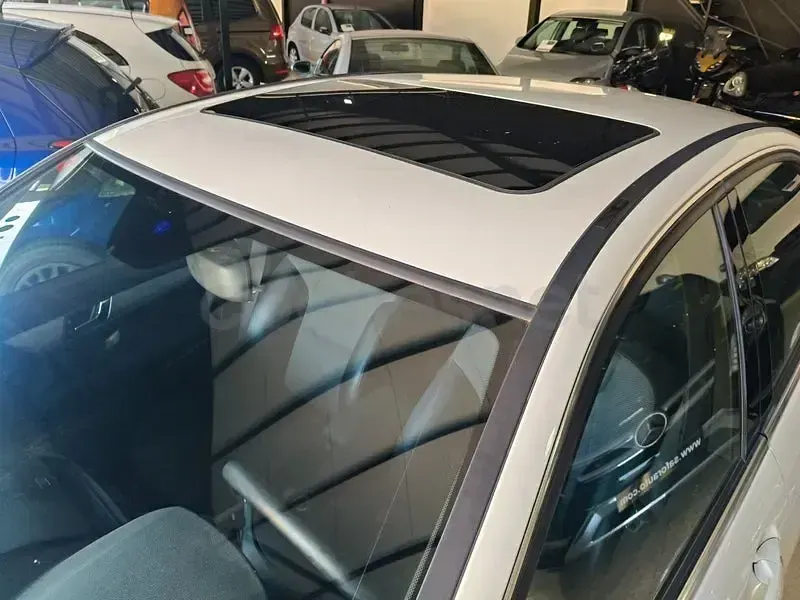 Usado Mercedes C220 Avantgarde 170 CV (125 kW) 2010 Blanco Berlina