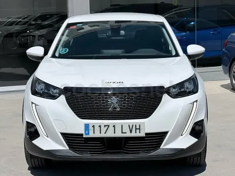 Usado Peugeot 2008 Allure 100 CV (73 kW) 2019 Blanco SUV