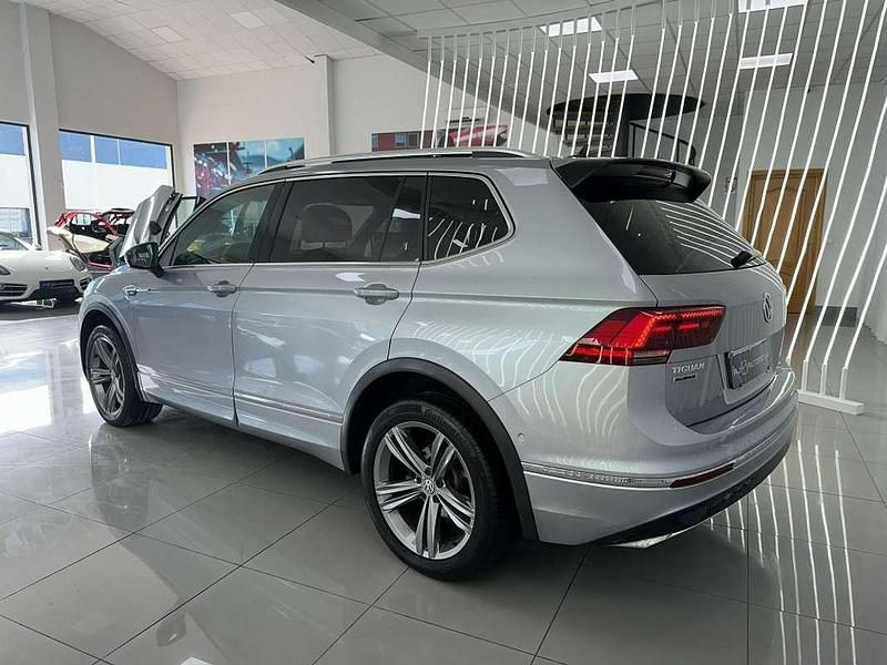 Usado VW Tiguan Allspace Sportline 150 CV (110 kW) 2020 Gris SUV