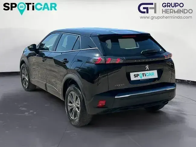 Usado Peugeot 2008 Active 110 CV (80 kW) 2022 Negro SUV