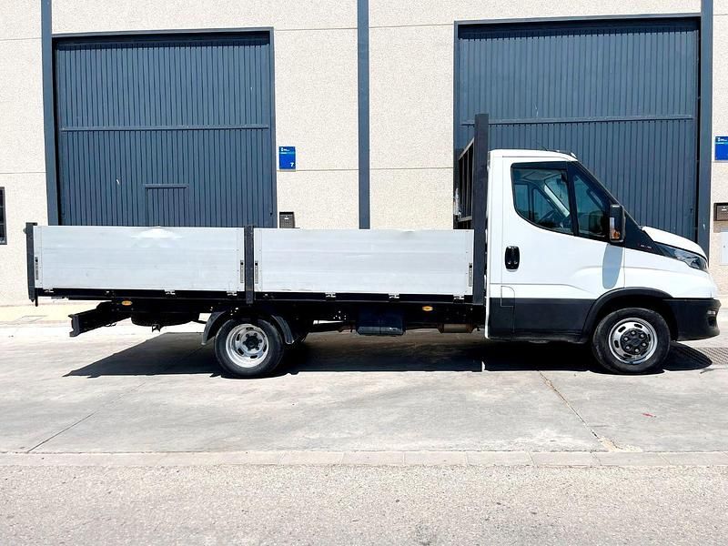 Blanco Usado 2024 Iveco Daily | 36.000 € - Imagen 1/4
