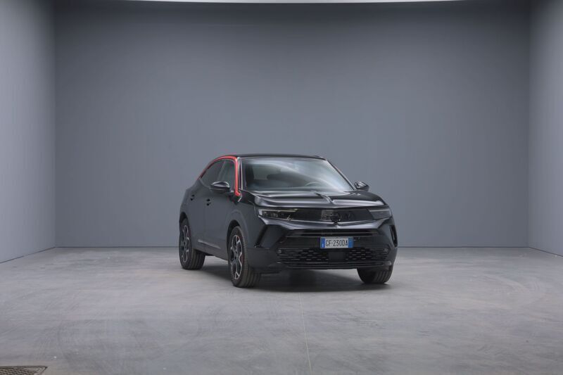 Negro Usado 2021 Opel Mokka-e GS Line SUV | 19.550 € (Un poco caro) - Imagen 1/4