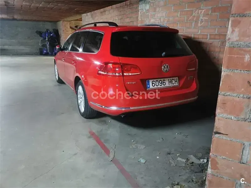 Usado VW Passat Advance 140 CV (102 kW) 2011 Rojo Familiar