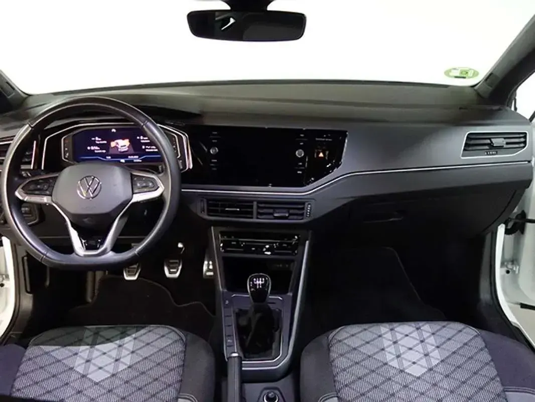 Usado VW Polo R-line 95 CV (69 kW) 2023 Blanco Utilitario