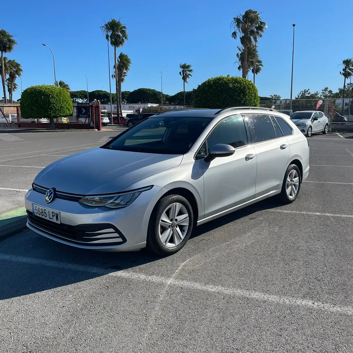 Usado VW Golf VIII Life 110 CV (80 kW) 2021 Blanco Familiar