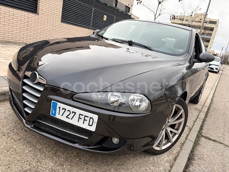 Negro Usado 2006 Alfa Romeo 147 Utilitario | 3999 € (Precio justo) - Imagen 1/4