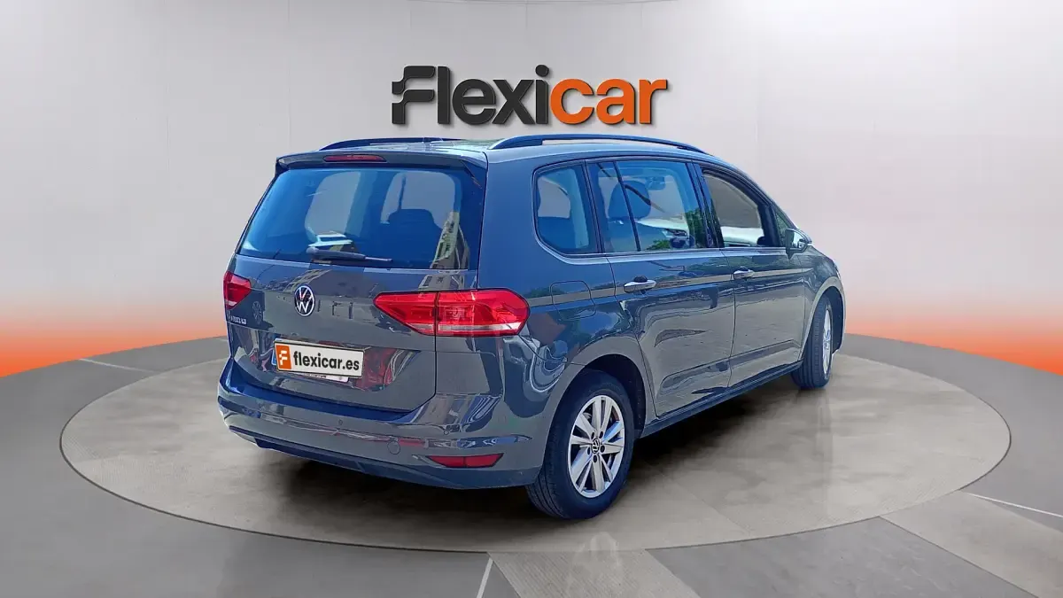 Usado VW Touran Advance 150 CV (110 kW) 2021 Gris Monovolumen