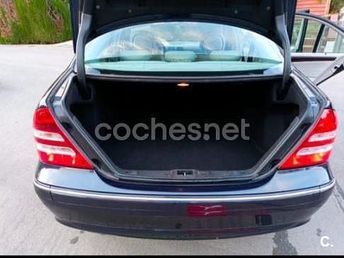 Usado Mercedes C180 Elegance 143 CV (105 kW) 2005 Azul Berlina
