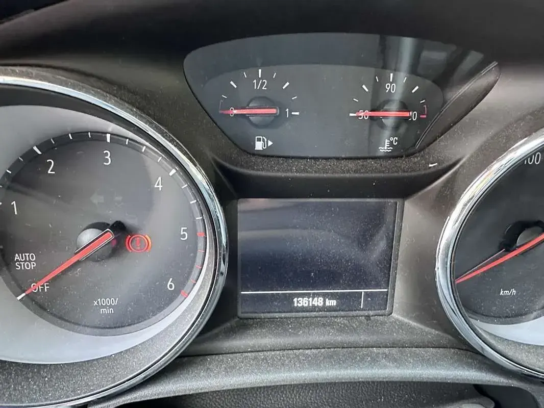 Usado Opel Astra Dynamic 136 CV (100 kW) 2019 Negro Utilitario
