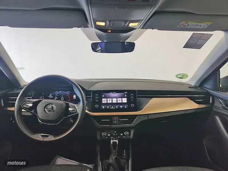Usado Skoda Scala Selection 115 CV (84 kW) 2025 Gris / plateado Utilitario