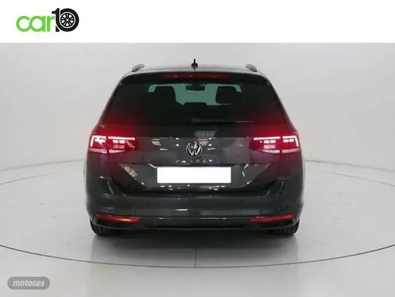 Usado VW Passat Executive 150 CV (110 kW) 2023 Gris Familiar