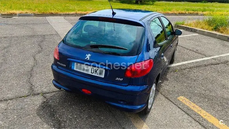 Usado Peugeot 206 90 CV (66 kW) 2005 Azul Berlina