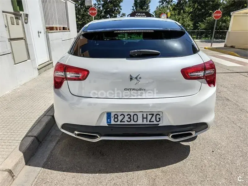 Usado Citroën DS5 114 CV (83 kW) 2014 Blanco Utilitario