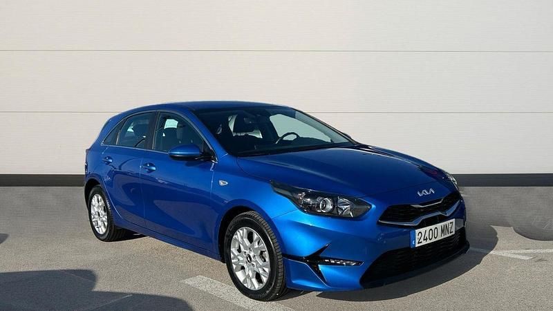 Azul Usado 2024 Kia Ceed Utilitario | 21.500 € (Un poco caro) - Imagen 1/4