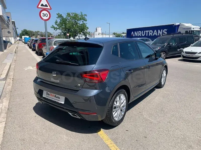 Usado Seat Ibiza FR 115 CV (84 kW) 2025 Gris / plata Utilitario