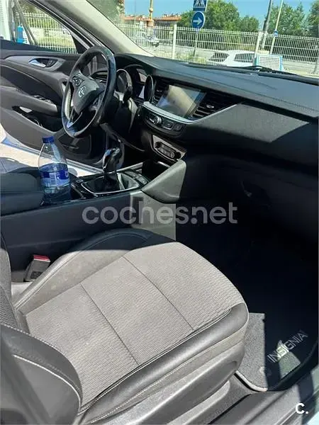 Usado Opel Insignia Business 136 CV (100 kW) 2017 Gris / plata Familiar
