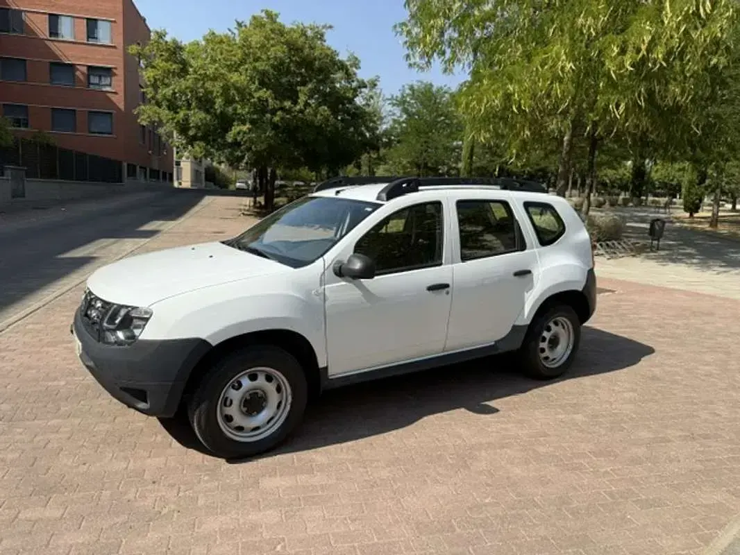 Usado Dacia Duster Ambiance 110 CV (80 kW) 2015 Blanco SUV