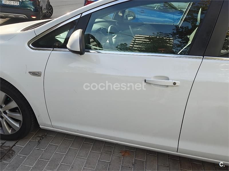 Verde Usado 2010 Opel Astra Cosmo Berlina | 5100 € (Buen precio) - Imagen 1/4