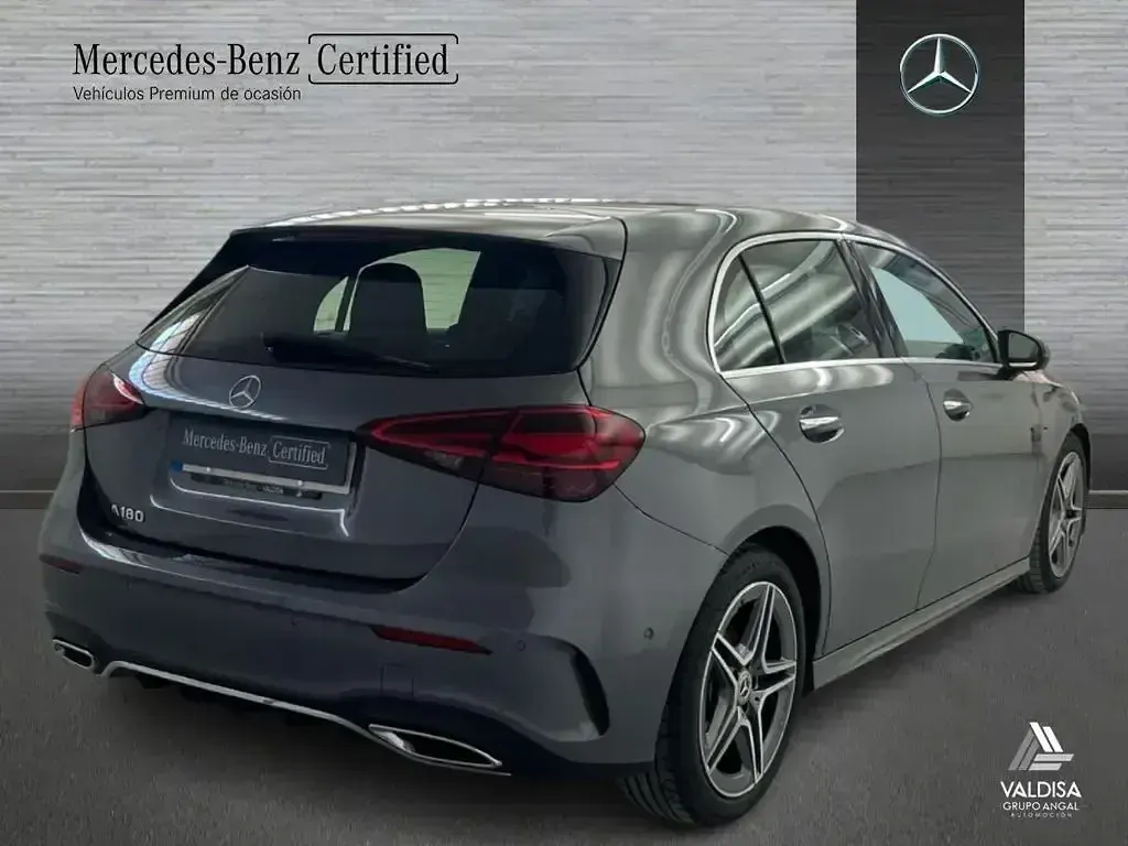 Usado Mercedes A180 136 CV (100 kW) 2025 Gris Berlina