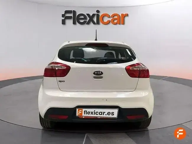 Usado Kia Rio 85 CV (62 kW) 2014 Blanco