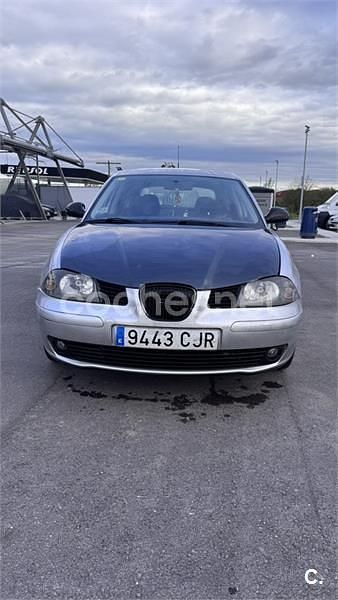 Usado Seat Ibiza 100 CV (73 kW) 2003 Gris / plata Utilitario