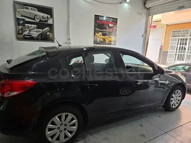 Usado Chevrolet Cruze LT 124 CV (91 kW) 2013 Negro Berlina