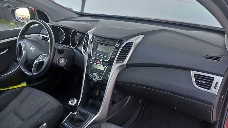 Rojo Usado 2015 Hyundai i30 | 13.900 € (Caro) - Imagen 1/4