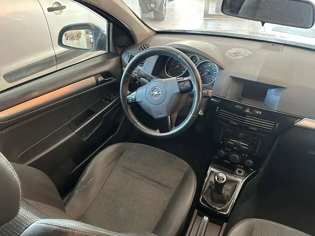 Usado Opel Astra Energy 110 CV (80 kW) 2009 Azul Familiar