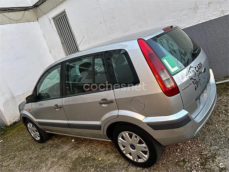 Usado Ford Fusion Ambiente 68 CV (50 kW) 2007 Gris / plata Utilitario
