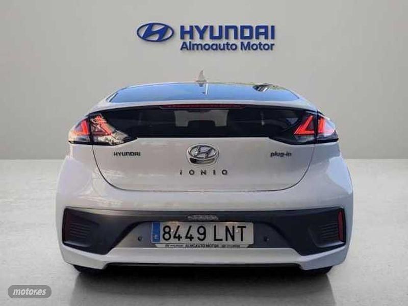 Usado Hyundai Ioniq 141 CV (103 kW) 2021 Polar white Utilitario