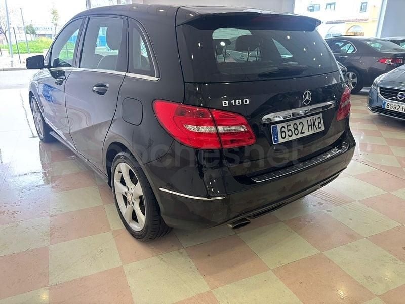 Usado Mercedes B180 109 CV (80 kW) 2012 Negro Utilitario