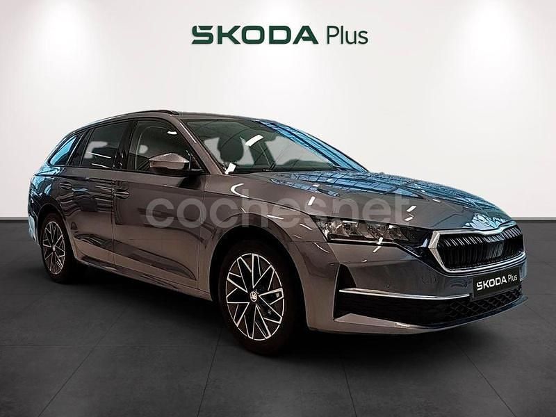 Gris / plateado Usado 2025 Skoda Octavia Selection Familiar | 30.990 € (Precio justo) - Imagen 1/4