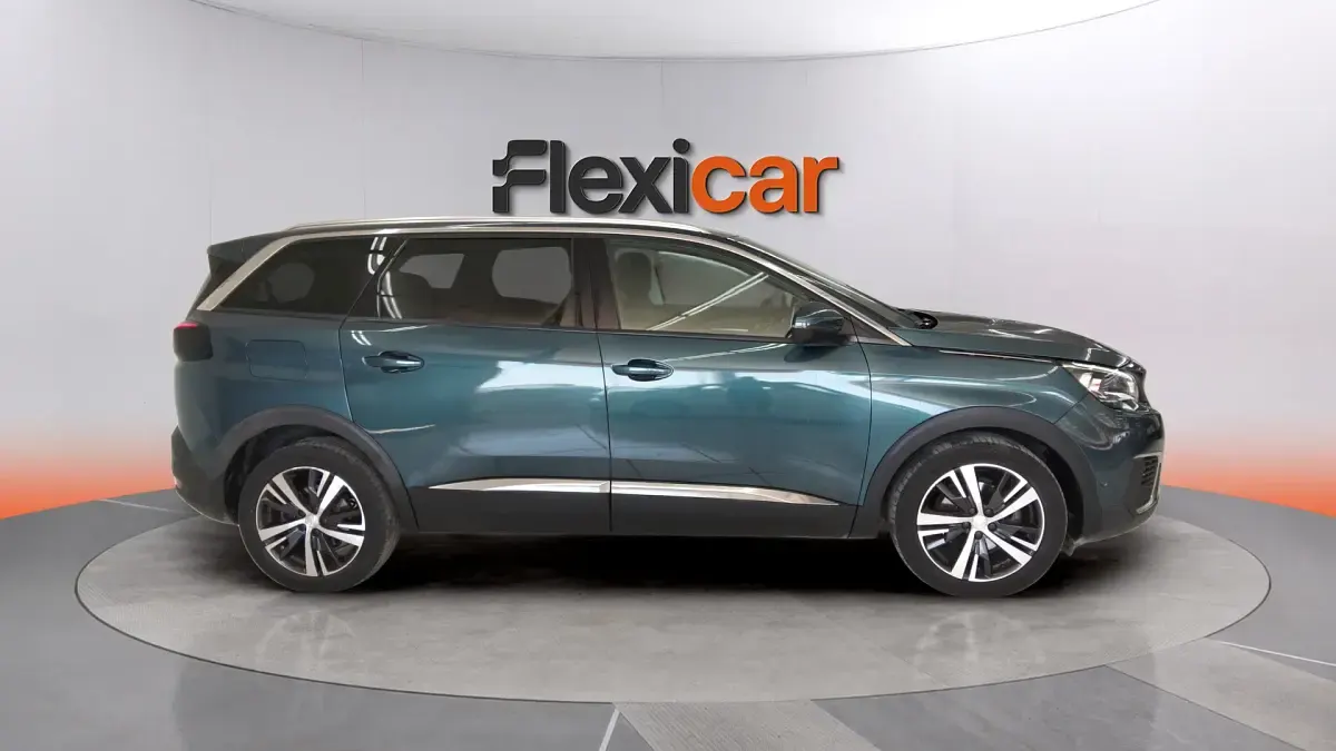 Usado Peugeot 5008 Allure 120 CV (88 kW) 2017 Verde Monovolumen