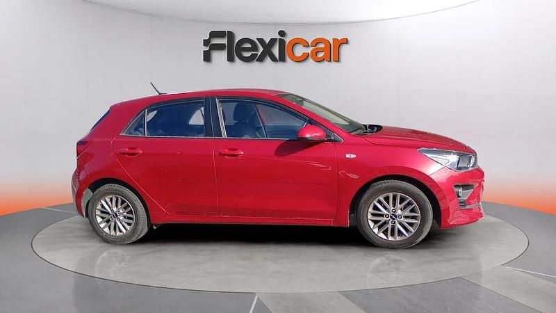 Usado Kia Rio 101 CV (74 kW) 2021 Rojo Berlina