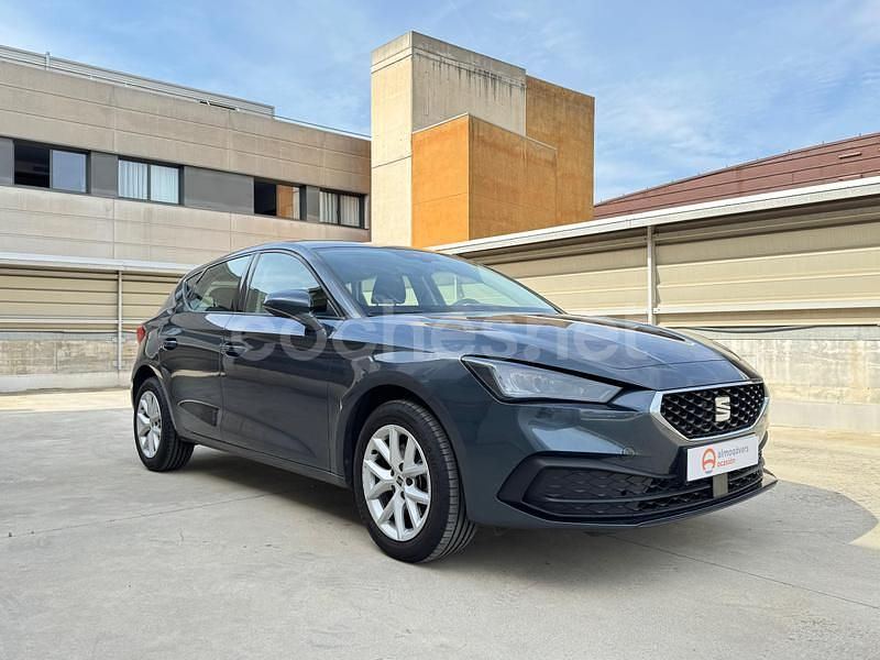 Gris / plata Usado 2024 Seat Leon Style Berlina | 19.450 € (Buen precio) - Imagen 1/4