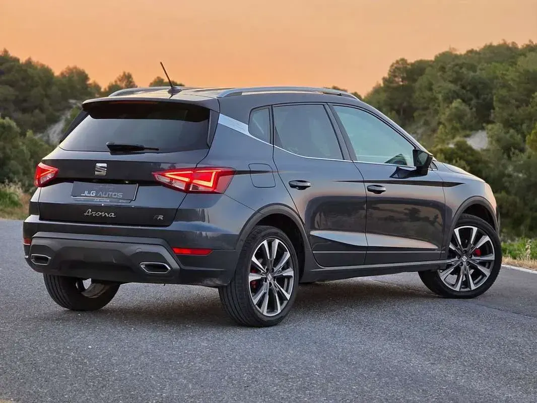 Usado Seat Arona FR 150 CV (110 kW) 2024 Gris SUV